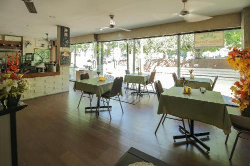 Tuban Torres Accommodation Kuta Lombok Buitenkant foto