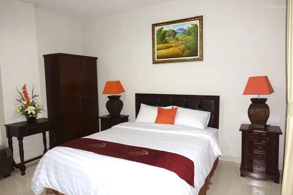 Tuban Torres Accommodation Kuta Lombok Buitenkant foto